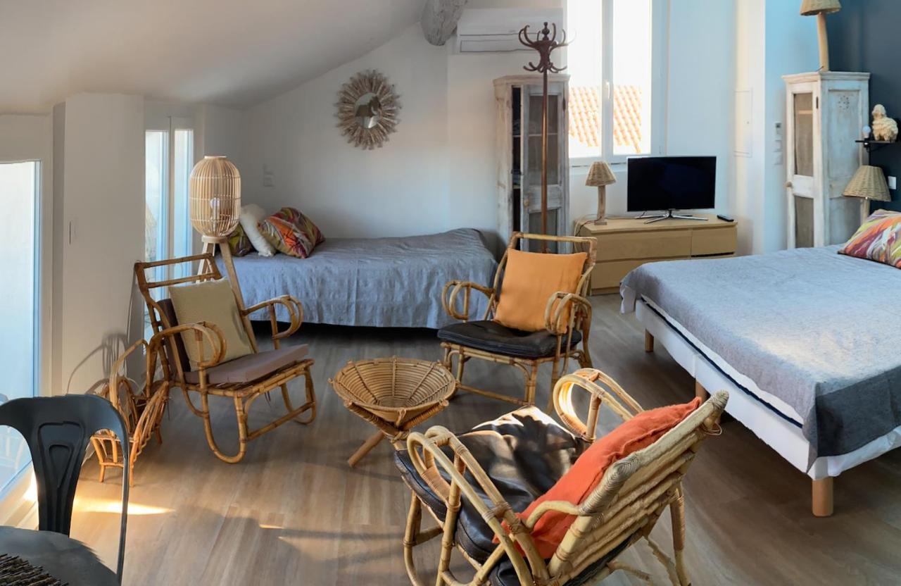 Les Nuits Etoilees, Studio Terrasse Apercu Mer, Tres Lumineux, Ac, 100M Du Port Sanary エクステリア 写真